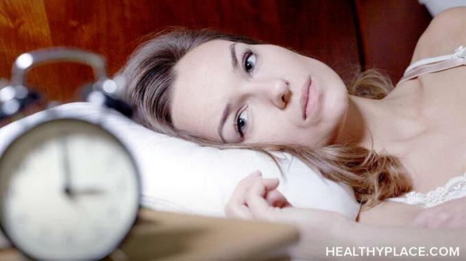 قلة النوم يمكن أن يكون لها العديد من الآثار السلبية على الاضطراب الثنائي القطب. ما هي هذه الآثار وكيف تتعامل مع قلة النوم والاضطراب الثنائي القطب؟