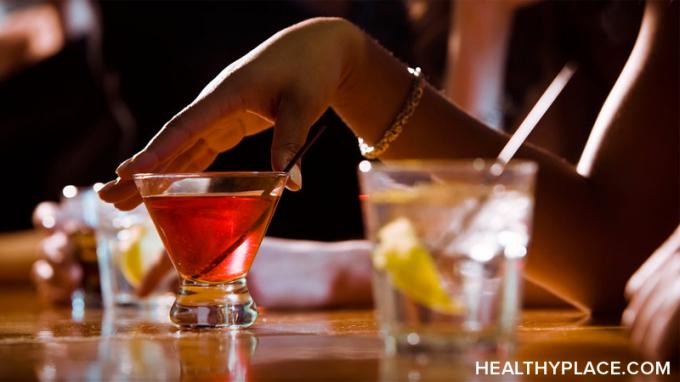 هل يمكن للشرب المعتدل أن يساعد في تخفيف التوتر والاكتئاب؟ اقرأ المزيد عن شرب الكحول لعلاج الاكتئاب.