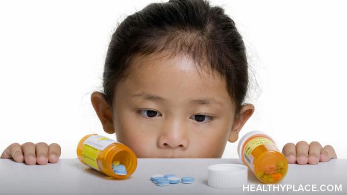 تؤثر الأدوية ثنائية القطب على الأطفال بطرق مختلفة - بعضها إيجابي وبعضها لا. الحصول على تفاصيل كاملة عن HealthyPlace.
