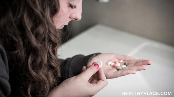 يمكن أن يكون الإدمان على البنزوديازيبينات خطيرًا على المستخدمين ، حتى أولئك الذين يشرع الدواء. اقرأ المزيد لدراسة مخاطر استخدام البنزوديازيبينات.