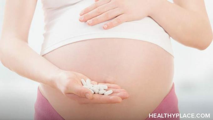 هل يجب على المرأة الحامل المصابة باضطراب فرط الحركة ونقص الانتباه تناول الأدوية المنشطة؟ لا توجد إجابة واضحة واضحة ، ولكن هناك مخاطر على الجنين يجب أخذها بعين الاعتبار.