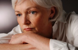 تشخيص وعلاج القلق لدى كبار السن يمكن أن يكون خادعا. اقرأ هذه النصائح لتشخيص وعلاج اضطرابات قلق المسنين بفعالية.