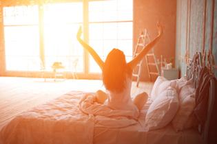 النوم الجيد هو صراع من أجل الأشخاص الذين يعانون من الاضطراب الثنائي القطب. تقلبات المزاج تؤثر سلبا على روتين نومك. جرب هذه النصائح للنوم جيدا.
