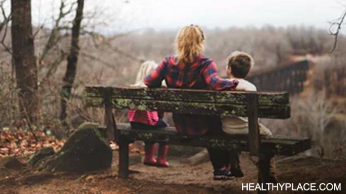 يمكن أن يؤثر أسلوب الأبوة على صحة أطفالك العقلية. تعرف على أنماط الأبوة وكيف يمكن أن تؤثر على تطور أطفالك على HealthyPlace.