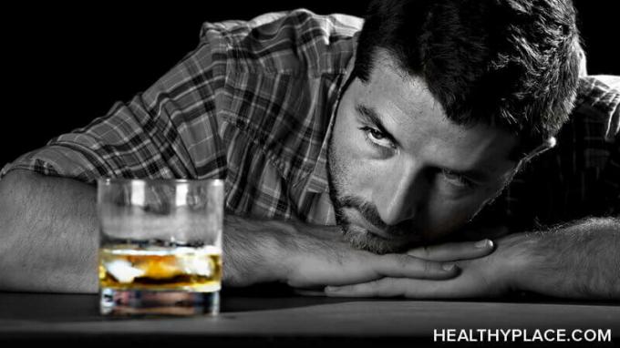 العوامل التي تؤدي إلى انتكاس الكحول وكيفية منع الانتكاس إلى الشرب.