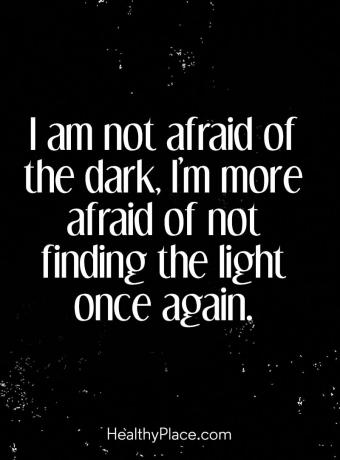 اقتباس من الأمراض العقلية - أنا لا أخاف من الظلام ، أخشى أكثر من عدم العثور على الضوء مرة أخرى.